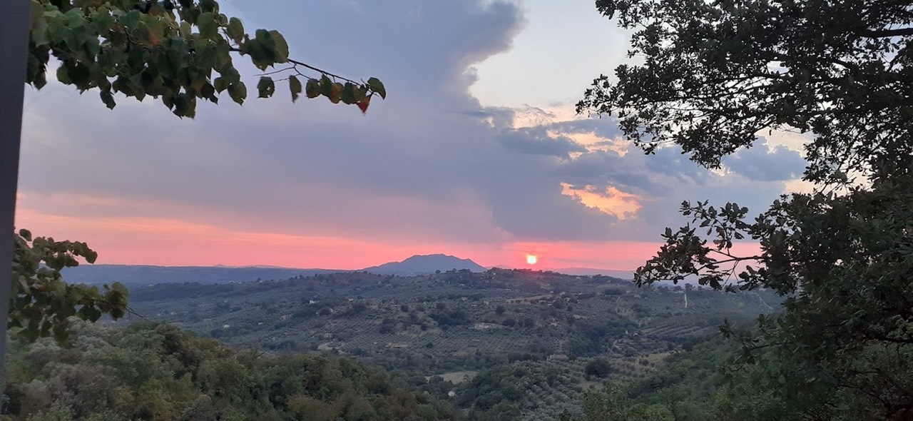 Italian-cooking classes and cookery vacations near Rome sunset