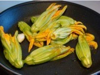 zucchini-flowers-in-the-pan